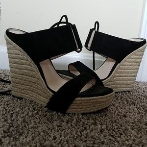 Pelle Moda Tie Up Wedge